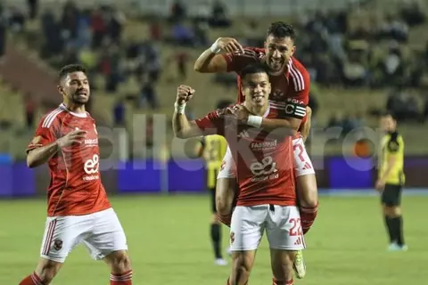 احتفال إمام ورسالة الجمهور.. لقطات لم تُذع من فوز الأهلي على المقاولون (فيديو وصور)